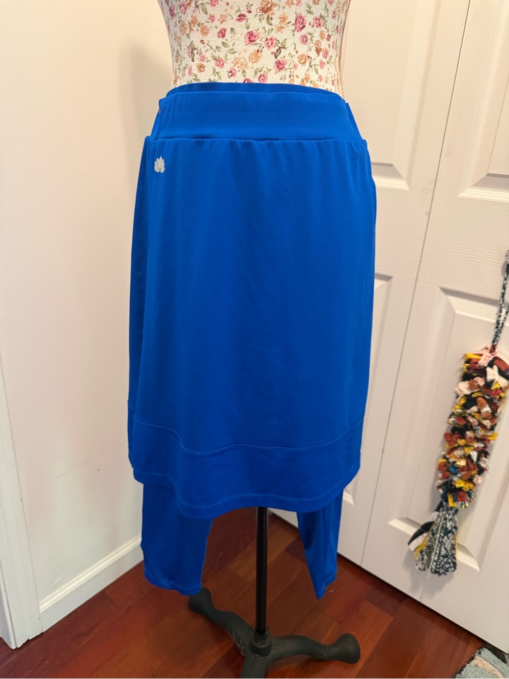 Womens Snoga  Athletic Skirt with Built-In knee length leggings— Royal Blue